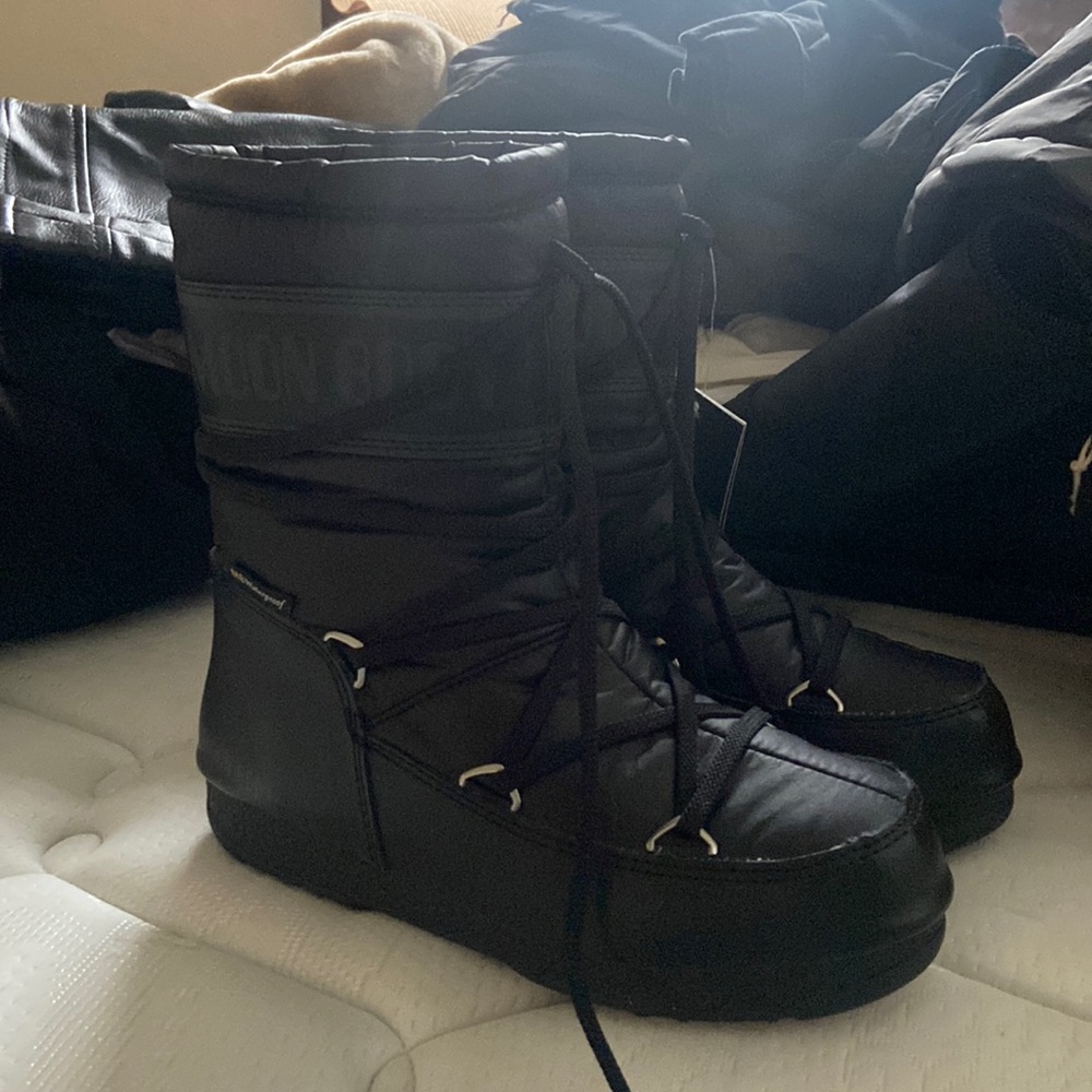 Rare!! Moon Boot brand new with tags!!!!